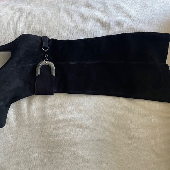 Women’s shoes- boots and sandals. Lot. Price for two pairs. - Picture 2 of 8